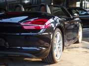 ポルシェ ボクスター 正規ディーラー車　左ハンドル　PDK　ボクスターS用19inアルミ　スポーツエグゾースト　シートヒーター　純正メモリーナビ 中古車