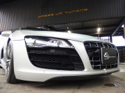 アウディ R8 スパイダー　V10 5.2L　正規ディーラー車　左ハンドル　社外車高調 中古車