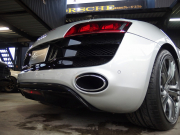 アウディ R8 スパイダー　V10 5.2L　正規ディーラー車　左ハンドル　社外車高調 中古車