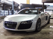 アウディ R8 スパイダー　V10 5.2L　正規ディーラー車　左ハンドル　社外車高調 中古車