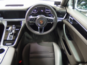 ポルシェ&nbsp;パナメーラ&nbsp;正規ディーラー車　右ハンドル　エントリードライブ&nbsp;中古車