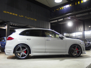 ポルシェ&nbsp;カイエン&nbsp;S　正規ディーラー車　左ハンドル　EURエアロ　外22inアルミ　ダウンサス　サンルーフ&nbsp;中古車