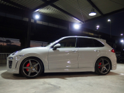 ポルシェ&nbsp;カイエン&nbsp;S　正規ディーラー車　左ハンドル　EURエアロ　外22inアルミ　ダウンサス　サンルーフ&nbsp;中古車