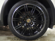 ポルシェ&nbsp;カイエン&nbsp;V6 3.6L 正規ディーラー車　サンルーフ　ルーフレール　社外20インチアルミ&nbsp;中古車