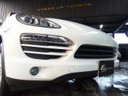 ポルシェ カイエン 正規ディーラー車　右ハンドル　ベージュレザー　シートヒーター　オートテールゲート 中古車