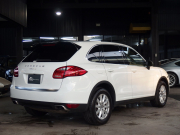 ポルシェ カイエン 正規ディーラー車　右ハンドル　ベージュレザー　シートヒーター　オートテールゲート 中古車