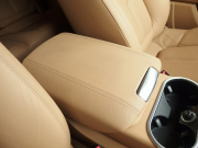 ポルシェ カイエン 正規ディーラー車　右ハンドル　ベージュレザー　シートヒーター　オートテールゲート 中古車