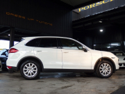 ポルシェ カイエン 正規ディーラー車　右ハンドル　ベージュレザー　シートヒーター　オートテールゲート 中古車