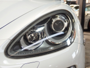 ポルシェ カイエン 正規ディーラー車　右ハンドル　ベージュレザー　シートヒーター　オートテールゲート 中古車