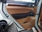 ポルシェ カイエン 正規ディーラー車 右ハンドル EUR-GTエアロ 22inアルミ クルーズコントロール シートヒーター 中古車