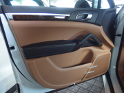 ポルシェ カイエン 正規ディーラー車 右ハンドル EUR-GTエアロ 22inアルミ クルーズコントロール シートヒーター 中古車