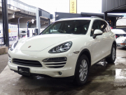 ポルシェ カイエン 正規ディーラー車　右ハンドル　 中古車