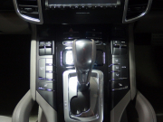 ポルシェ カイエン 正規ディーラー車　右ハンドル　 中古車