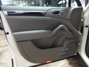 ポルシェ カイエン 正規ディーラー車　右ハンドル　 中古車