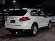 ポルシェ カイエン 正規ディーラー車　右ハンドル　 中古車