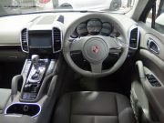 ポルシェ カイエン 正規ディーラー車　右ハンドル　 中古車