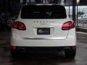 ポルシェ カイエン 正規ディーラー車　右ハンドル　 中古車