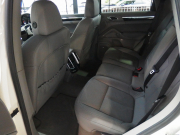 ポルシェ カイエン 正規ディーラー車　右ハンドル　 中古車