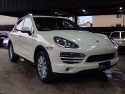 ポルシェ カイエン 正規ディーラー車　右ハンドル　 中古車