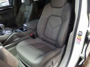 ポルシェ カイエン 正規ディーラー車　右ハンドル　 中古車