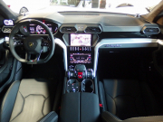 ランボルギーニ ウルス 正規ディーラー車　左ハンドル　純正22インチアルミ　レッドキャリパー 中古車