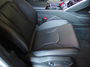 ランボルギーニ ウルス 正規ディーラー車　左ハンドル　純正22インチアルミ　レッドキャリパー 中古車