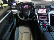 ランボルギーニ ウルス 正規ディーラー車　左ハンドル　純正22インチアルミ　レッドキャリパー 中古車