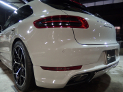 ポルシェ&nbsp;マカン&nbsp;ターボ　PDK 正規ディーラー車　スポーツクロノパッケージ　レッドレザー　EUR-GTエアロ　22inアルミ&nbsp;中古車