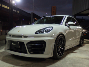 ポルシェ&nbsp;マカン&nbsp;ターボ　PDK 正規ディーラー車　スポーツクロノパッケージ　レッドレザー　EUR-GTエアロ　22inアルミ&nbsp;中古車