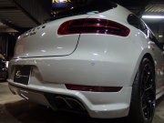 ポルシェ&nbsp;マカン&nbsp;ターボ　PDK 正規ディーラー車　スポーツクロノパッケージ　レッドレザー　EUR-GTエアロ　22inアルミ&nbsp;中古車