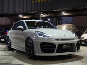 ポルシェ&nbsp;マカン&nbsp;ターボ　PDK 正規ディーラー車　スポーツクロノパッケージ　レッドレザー　EUR-GTエアロ　22inアルミ&nbsp;中古車