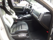 ポルシェ&nbsp;カイエン&nbsp;ターボ　正規ディーラー車　左ハンドル　EUR-GTエアロ　22inアルミ　サンルーフ　エアサス　&nbsp;中古車