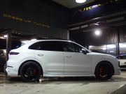 ポルシェ&nbsp;カイエン&nbsp;ワンオーナー　正規ディーラー車　EUR-GTエアロ　ES22inアルミ　ローダウン　アダプティブクルーズコントロール　&nbsp;中古車