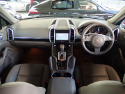 ポルシェ カイエン ワンオーナー　正規ディーラー車　右ハンドル　パノラマサンルーフ  EUR-GTエアロ　ES22インチアルミ　ESダウンサス 中古車