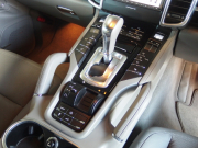 ポルシェ カイエン ワンオーナー　正規ディーラー車　右ハンドル　パノラマサンルーフ  EUR-GTエアロ　ES22インチアルミ　ESダウンサス 中古車