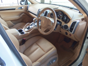 ポルシェ カイエン 2014年モデル　ベース　EUR-GTエアロ　ES22inアルミ　ESダウンサス　ESスポーツマフラー　 中古車