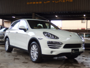 ポルシェ&nbsp;カイエン&nbsp;ワンオーナー　正規ディーラー車　右ハンドル　ベージュレザー&nbsp;中古車