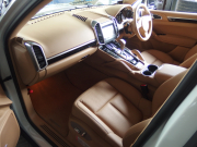 ポルシェ&nbsp;カイエン&nbsp;ワンオーナー　正規ディーラー車　右ハンドル　ベージュレザー&nbsp;中古車