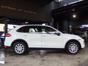 ポルシェ&nbsp;カイエン&nbsp;ワンオーナー　正規ディーラー車　右ハンドル　ベージュレザー&nbsp;中古車