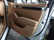 ポルシェ&nbsp;カイエン&nbsp;ワンオーナー　正規ディーラー車　右ハンドル　ベージュレザー&nbsp;中古車