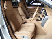 ポルシェ&nbsp;カイエン&nbsp;ワンオーナー　正規ディーラー車　右ハンドル　ベージュレザー&nbsp;中古車