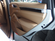 ポルシェ&nbsp;カイエン&nbsp;ワンオーナー　正規ディーラー車　右ハンドル　ベージュレザー&nbsp;中古車