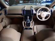 ポルシェ&nbsp;カイエン&nbsp;ワンオーナー　正規ディーラー車　右ハンドル　ベージュレザー&nbsp;中古車