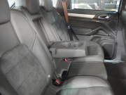 ポルシェ カイエン GTS スポーツクロノパッケージ　正規ディーラー車　アダプティブクルーズコントロール　右ハンドル　スポーツエキゾースト　LEDヘッドライト 中古車