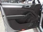 ポルシェ カイエン GTS スポーツクロノパッケージ　正規ディーラー車　アダプティブクルーズコントロール　右ハンドル　スポーツエキゾースト　LEDヘッドライト 中古車