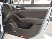 ポルシェ カイエン GTS スポーツクロノパッケージ　正規ディーラー車　アダプティブクルーズコントロール　右ハンドル　スポーツエキゾースト　LEDヘッドライト 中古車