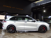 ポルシェ カイエン GTS スポーツクロノパッケージ　正規ディーラー車　アダプティブクルーズコントロール　右ハンドル　スポーツエキゾースト　LEDヘッドライト 中古車