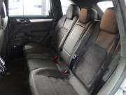 ポルシェ カイエン GTS スポーツクロノパッケージ　正規ディーラー車　アダプティブクルーズコントロール　右ハンドル　スポーツエキゾースト　LEDヘッドライト 中古車