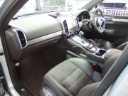 ポルシェ カイエン GTS スポーツクロノパッケージ　正規ディーラー車　アダプティブクルーズコントロール　右ハンドル　スポーツエキゾースト　LEDヘッドライト 中古車