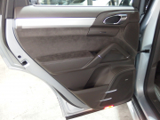 ポルシェ カイエン GTS スポーツクロノパッケージ　正規ディーラー車　アダプティブクルーズコントロール　右ハンドル　スポーツエキゾースト　LEDヘッドライト 中古車